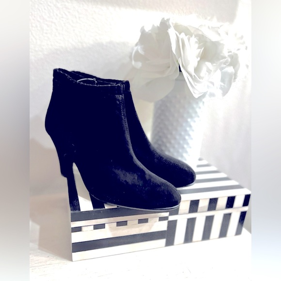 Black Ruffle Top Booties - Picture 2 of 6